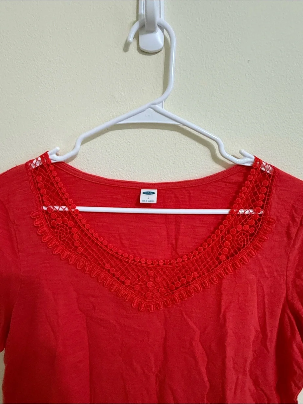 Old Navy Women’s Red Crochet Trim Short Sleeve Top - Picture 3 of 4